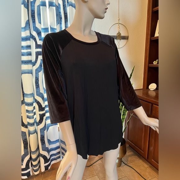 Torrid Black Velvet Sleeve Tunic Size 1 - Picture 1 of 11